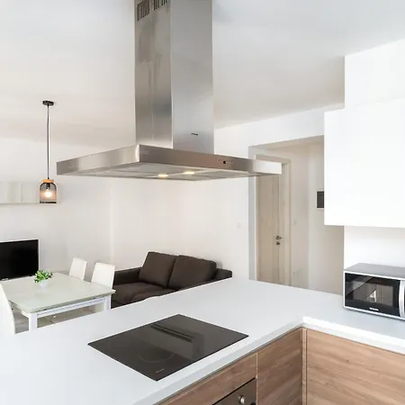 Brand New 2 Bdr Just Off Seafront *