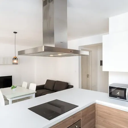 Brand New 2 Bdr Just Off Seafront Διαμέρισμα