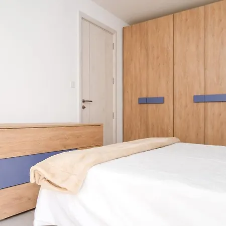 Διαμέρισμα Brand New 2 Bdr Just Off Seafront *