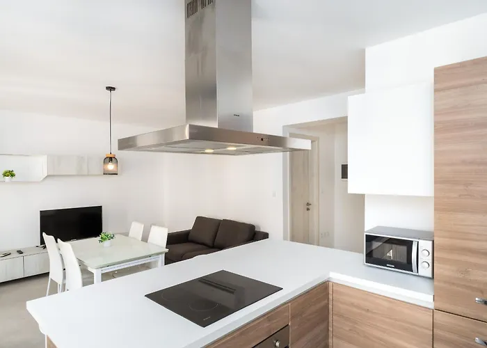 Brand New 2 Bdr Just Off Seafront *