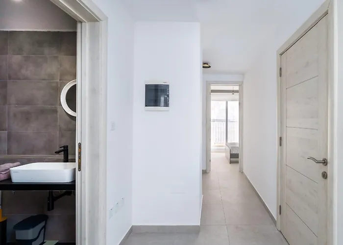 Brand New 2 Bdr Just Off Seafront Appartement