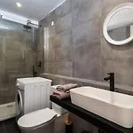 Brand New 2 Bdr Just Off Seafront 公寓 *