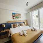 Brand New 2 Bdr Just Off Seafront 公寓