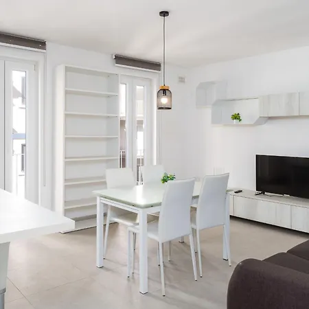 Apartament Brand New 2 Bdr Just Off Seafront *